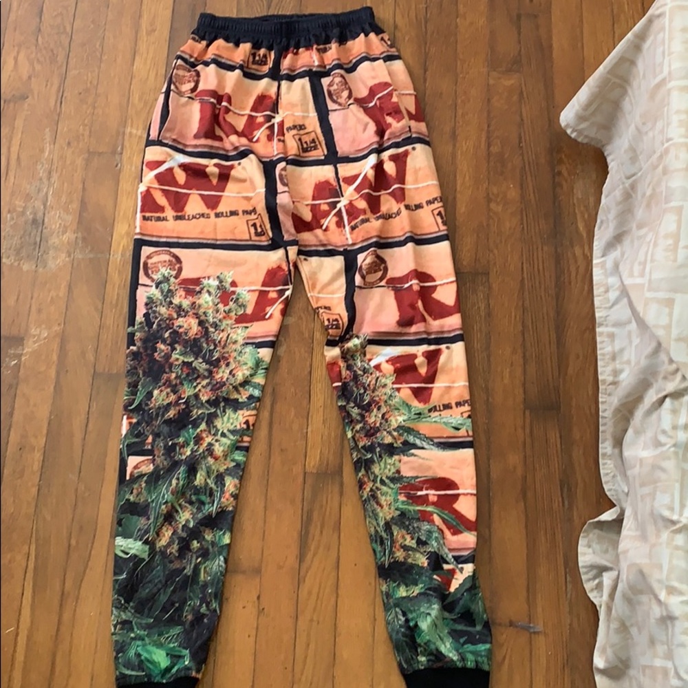 Raw paper joggers